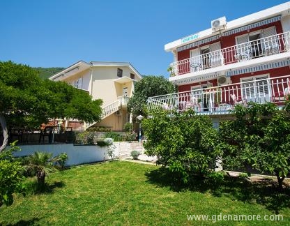 APARTMANI KOPITOVIC, privat innkvartering i sted Petrovac, Montenegro